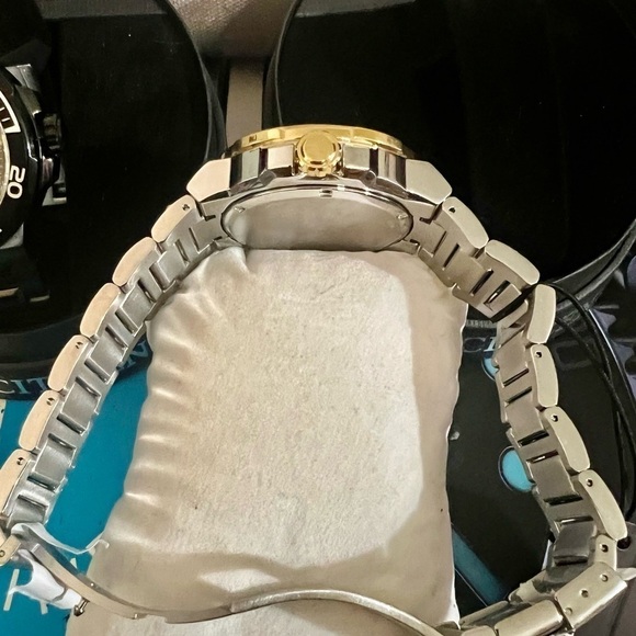 Citizen Endeavor Date Two Tone Designer Classic Men’s Watch - Picture 5 of 7